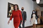 Både Repræsentanternes Hus og Senatet stemmer for krisepakke, der skal styrke USA’s økonomi. Nancy Pelosi, demokrat og formand for Repræsentanternes Hus, siger, det er en god tværpolitisk aftale. Nu mangler blot Trumps underskrift.   Foto: Nicholas Kamm/Ritzau Scanpix