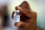 Pfizer-BioNTech-vaccinen indeholder officielt fem doser. Foto: Edgard Garrido/Ritzau Scanpix