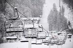    Skilifterne i  Val d'Isere i Frankrig dingler tomme over pisterne. Kun Schweiz holder åbnet for udenlandske skientusiater, men det gælder ikke de britiske.
,
 Foto: Jeff Pachoud/Ritzau Scanpix