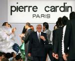 Pierre Cardin skabte mode i eget navn. Og solgte sit navn til 800 licenser, så man kunne købe alt fra stegepander til kuglepenne med det på.  Foto: Fatih Saribas/Ritzau Scanpix