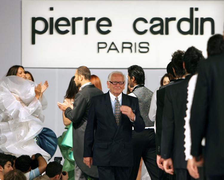 Pierre Cardin skabte mode i eget navn. Og solgte sit navn til 800 licenser, så man kunne købe alt fra stegepander til kuglepenne med det på.  Foto: Fatih Saribas/Ritzau Scanpix
