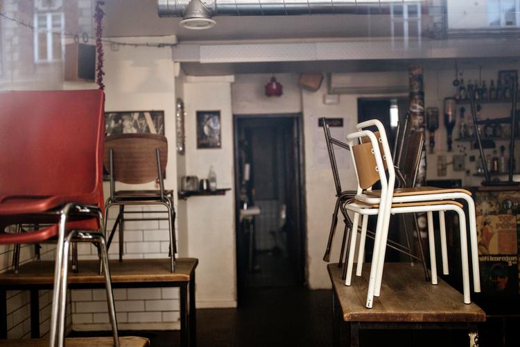 Restauranter og cafeer må ikke holde åbent og servere for gæster, men de må stadig gerne sælge take-away. Foto: Miriam Dalsgaard/POLFOTO