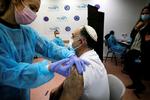 Omkring 150.000 israelere vaccineres - om dagen Foto: Amir Cohen/Ritzau Scanpix