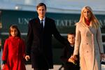    Præsident Trums datter Ivanka og hendes indflydelsesrige mand og præsidentrådgiver, Jared Kushner. Myndighederne interesserer sig for svigersønnens administration af valgkampmidler, og andre fra Trump-familien er også i myndighedernes søgelys.  Præsidenten overvejer en præventiv benådning af sig selv og familien. Foto: Mandel Ngan/Ritzau Scanpix