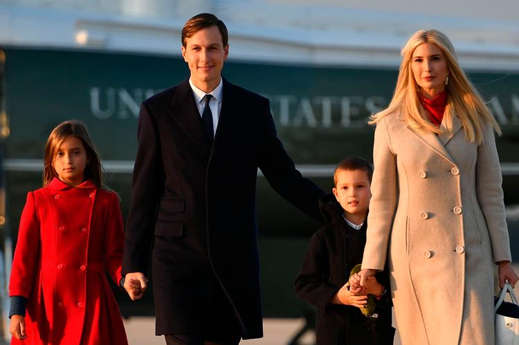    Præsident Trums datter Ivanka og hendes indflydelsesrige mand og præsidentrådgiver, Jared Kushner. Myndighederne interesserer sig for svigersønnens administration af valgkampmidler, og andre fra Trump-familien er også i myndighedernes søgelys.  Præsidenten overvejer en præventiv benådning af sig selv og familien. Foto: Mandel Ngan/Ritzau Scanpix