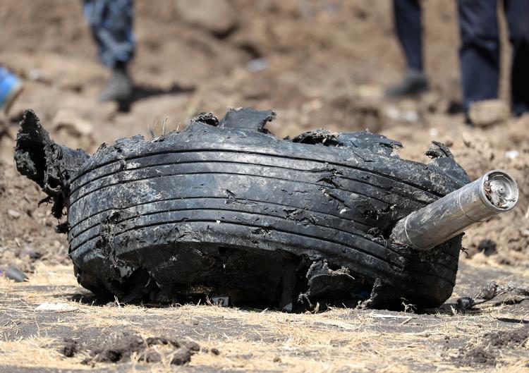 Et flyhjul ligger på jorden efter et flystyrt i Etiopien i marts 2019. Foto: Tiksa Negeri/Reuters/Ritzau Scanpix