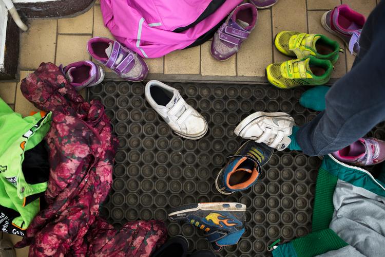 En lim, der kan holde muslinger på plads på våde sten, må også kunne bruges til våde børnesko. Det er udgangspunktet for et forskningsprojekt om en grøn kopi af muslingers lim. Foto: Henriette Dæhli/POLFOTO