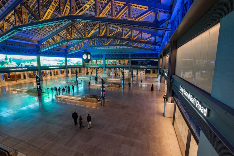 Den nye Moynihan Train Hall er bygget i resterne af det gamle Farley-posthus, hvor den store ventesal er på samme størrelse som byens berømte Grand Central Terminal. Foto: Amtrak
