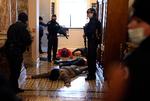 WASHINGTON, DC - JANUARY 06: U.S. Capitol Police stand detain protesters outside of the House Chamber during a joint session of Congress on January 06, 2021 in Washington, DC. Congress held a joint session today to ratify President-elect Joe Biden's 306-232 Electoral College win over President Donald Trump. A group of Republican senators said they would reject the Electoral College votes of several states unless Congress appointed a commission to audit the election results. Drew Angerer/Getty Images/AFP == FOR NEWSPAPERS, INTERNET, TELCOS &amp; TELEVISION USE ONLY == Foto: Drew Angerer/Ritzau Scanpix