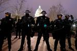 WASHINGTON, DC - JANUARY 06: Police officers in riot gear line up as protesters gather on the U.S. Capitol Building on January 06, 2021 in Washington, DC. Pro-Trump protesters entered the U.S. Capitol building after mass demonstrations in the nation's capital during a joint session Congress to ratify President-elect Joe Biden's 306-232 Electoral College win over President Donald Trump. Tasos Katopodis/Getty Images/AFP == FOR NEWSPAPERS, INTERNET, TELCOS &amp; TELEVISION USE ONLY == Foto: Tasos Katopodis/Ritzau Scanpix