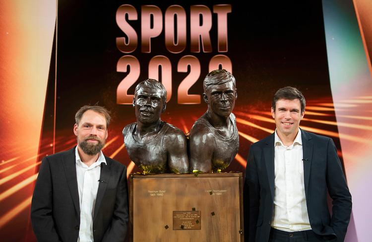 Her ses Rasmus Quist (tv.) og Mads Rasmussen (th.) ved optagelsen i Hall of Fame. Foto: Lars Møller for DR.