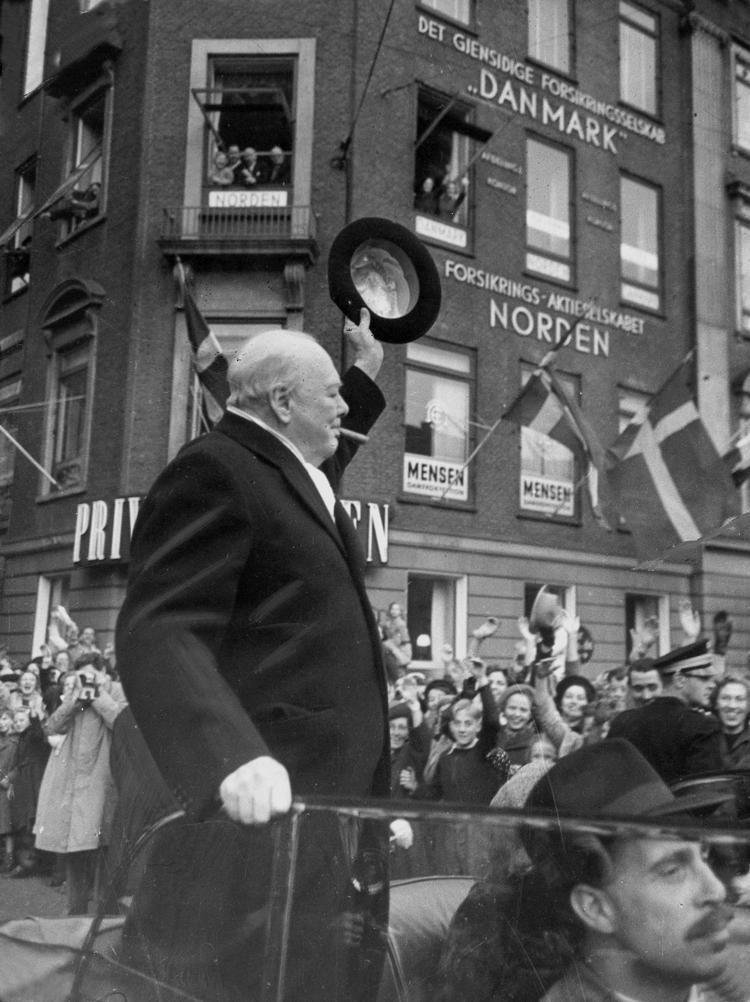 På mange måder kan man ikke sammenligne amerikanske Donald Trump med briternes Winston Churchill – der besøgte København i 1950 (billedet) – men begge har de spillet betydningsfulde roller i historien og sat præg på den med deres personligheder.  Arkivfoto Erik Petersen
