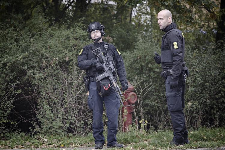 Politiet var massivt tilstede i Albertslund, da drabsdømte Peter Madsen forsøgte at flygte fra Herstedvester Fængsel i Albertslund. (arkiv) Foto: Valdemar Ren/POLFOTO