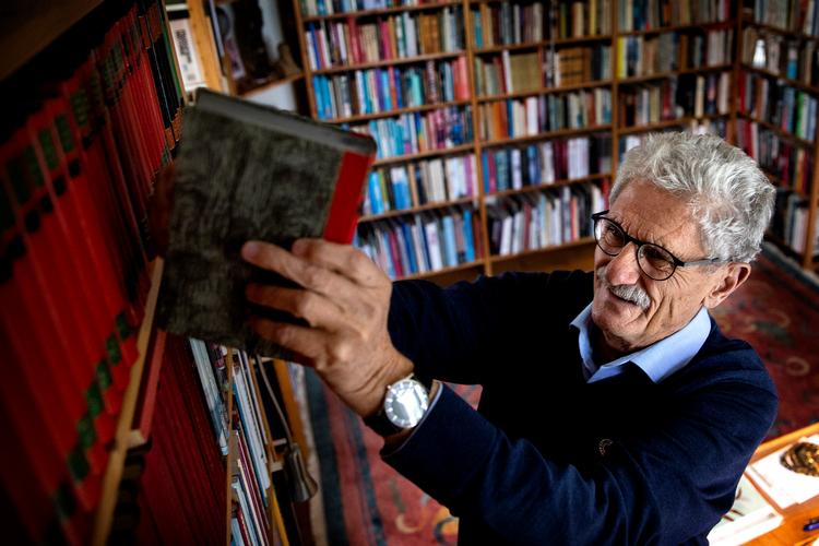Mogens Lykketoft har fået mere tid til at læse bøger.   Foto: Finn Frandsen/POLFOTO