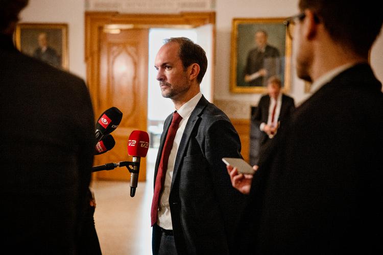 Retsordfører Jeppe Bruus bliver Socialdemokratiets ansigt på Støjberg-sagen, men det er partiformand og statsminister Mette Frederiksen, der i sidste ende træffer beslutninge: Rigsretssag eller ej Foto: Valdemar Ren
