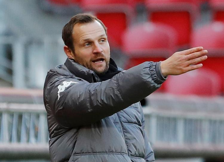 Bo Svensson forsøgte med direktiver at skaffe point til sit Mainz-mandskab, men lørdag tabte holdet igen, og der venter en hård opgave med at holde sig fri fra nedrykning. Foto: Ralph Orlowski/Ritzau Scanpix