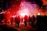 18 personer blev anholdt i København efter en demonstration på Rådhuspladsen. Det er gruppen 'Men in Black', som står bag demonstrationerne.   Foto: Martin Lehmann