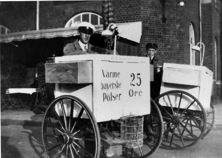 Vi har desværre ikke kunnet finde det eksakte foto fra 18. januar 1921 i arkivet. I stedet fandt vi et fra 1. februar 1921, og det er jo næsten lige så godt.   Foto: Polfoto/POLFOTO