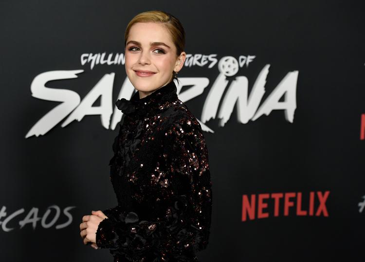 Sæson fire af 'Chilling Adventures of Sabrina'  med Kiernan Shipka i hovedrollen havde ligget på Netflix i halvanden uge, da serien blev genstand for en shitstorm.     Foto: Chris Pizzello/Ritzau Scanpix