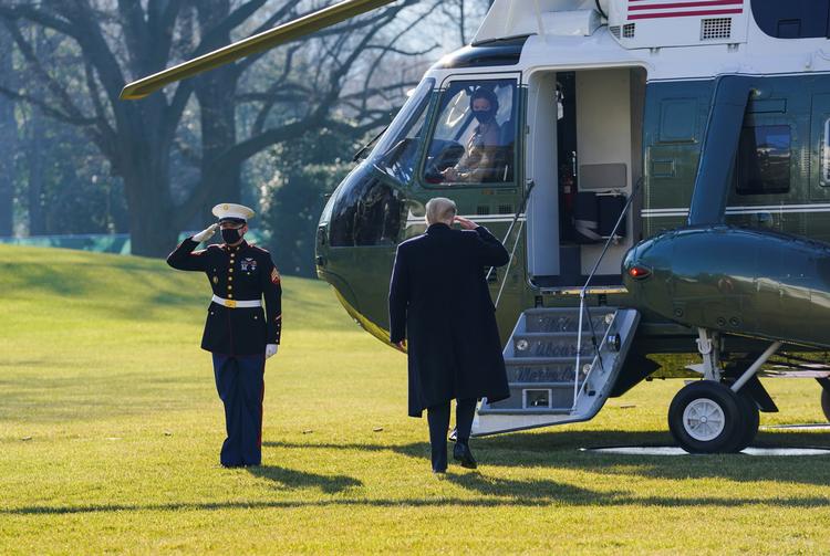 Trump kommenterede den mulige rigsretssag, inden han steg ombord på en helikopter for at rejse fra Washington til Texas. Foto: Kevin Lamarque/Ritzau Scanpix