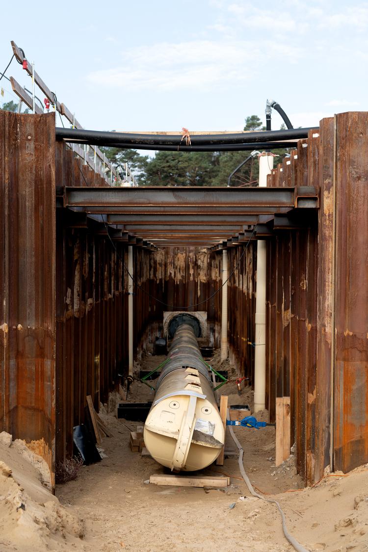    Det er over to år siden gasrørene blev landfaste med Tyskland. Arbejdet er snart slut, men spørgsmålet er om der nogensinde kommer gas gennem Nord Stream?   Foto: Peter Hove Olesen/POLFOTO