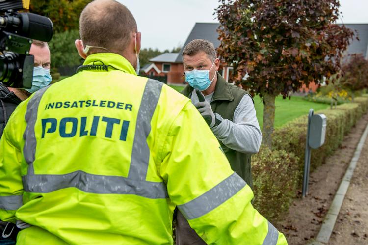 Politifolk var i forreste række, da regeringen meldte ud, at alle danske mink skulle aflives. Men det viste sig, at politiet udførte opgaver, de ikke havde lovhjemmel til. Nu tyder de politiske vinde på en advokatundersøgelse af politiets rolle. Foto: René Schütze/Fotograf René Schütze