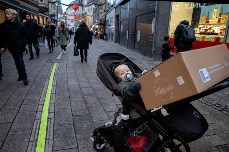 Coronarestriktionerne påvirkede julehandlen, og derfor har mange butikker også valgt at forlænge byttefristen. for julegaver Foto: Finn Frandsen/POLFOTO