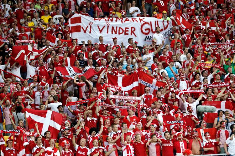 Uffe Elbæk mener, at man kan lære meget af, hvordan han som tidligere kulturminister greb situationen an, da Danmark spillede kampe ved  EM i Ukraine. Foto: Jens Dresling/POLFOTO