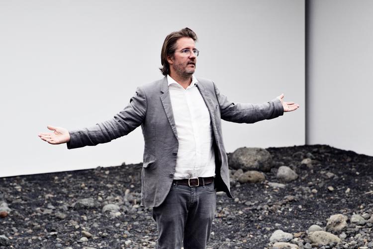 Kunstneren Olafur Eliasson er en af dem, der er med i 'Do it (home)'. Her er han fotograferet i 2014, hvor han var aktuel med udstillingen 'Riverbed' på Louisiana.   Foto: Janus Engel/POLFOTO