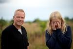 Erlend E. Mo flyttede med sin familie fra Norge til bofællesskabet Permatopia ved Karise og filmede processen. På billedet ses han med datteren Aslaug. Nu er han død, 53 år gammel. Foto: Annika Byrde