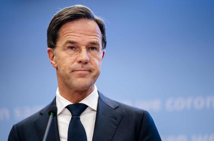 Den hollandske premierminister, Mark Rutte, er sammen med sin regering gået af. Det skyldes en sag, hvor cirka 10.000 familier uretmæssigt blev frataget børnepenge, fordi de blev anklaget for skattesnyd.   Foto: Bart Maat/Ritzau Scanpix