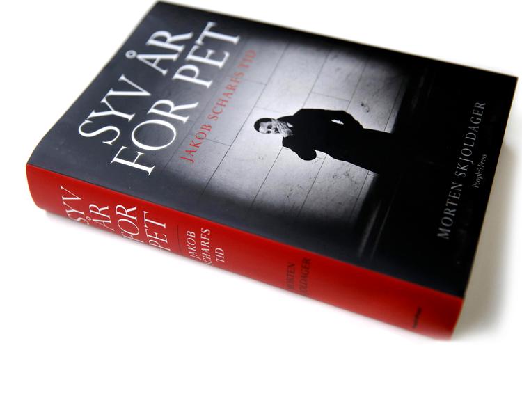 Rigsadvokaten har i dag ladet sigtelsen mod journalist og forfatter Morten Skjoldager falde. Han kunne have risikeret to års fængsel for oplysninger i bogen 'Syv år for PET' om tidligere PET-chef Jakob Scharf.   Foto: Jens Dresling/POLFOTO