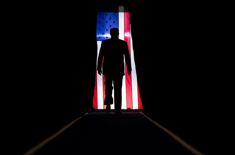 Ved afskeden med Donald Trump som USA's præsident bliver de ting, der trods alt taler til hans fordel, overskygget af hans store løgn om, at han vandt præsidentvalg sidste år.  Foto: Saul Loeb/Ritzau Scanpix