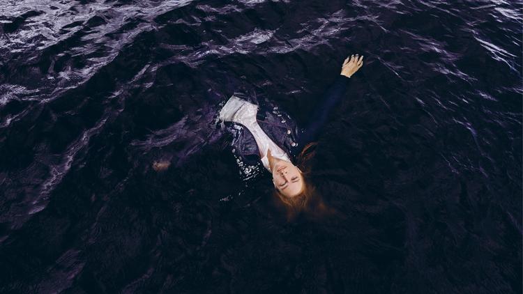 Line Nørholt i hovedrollen i den norske instruktør Runar Hodnes version af Herman Bangs roman 'Tine', som skulle streames hjemmefra. Pr-foto Allan Toft