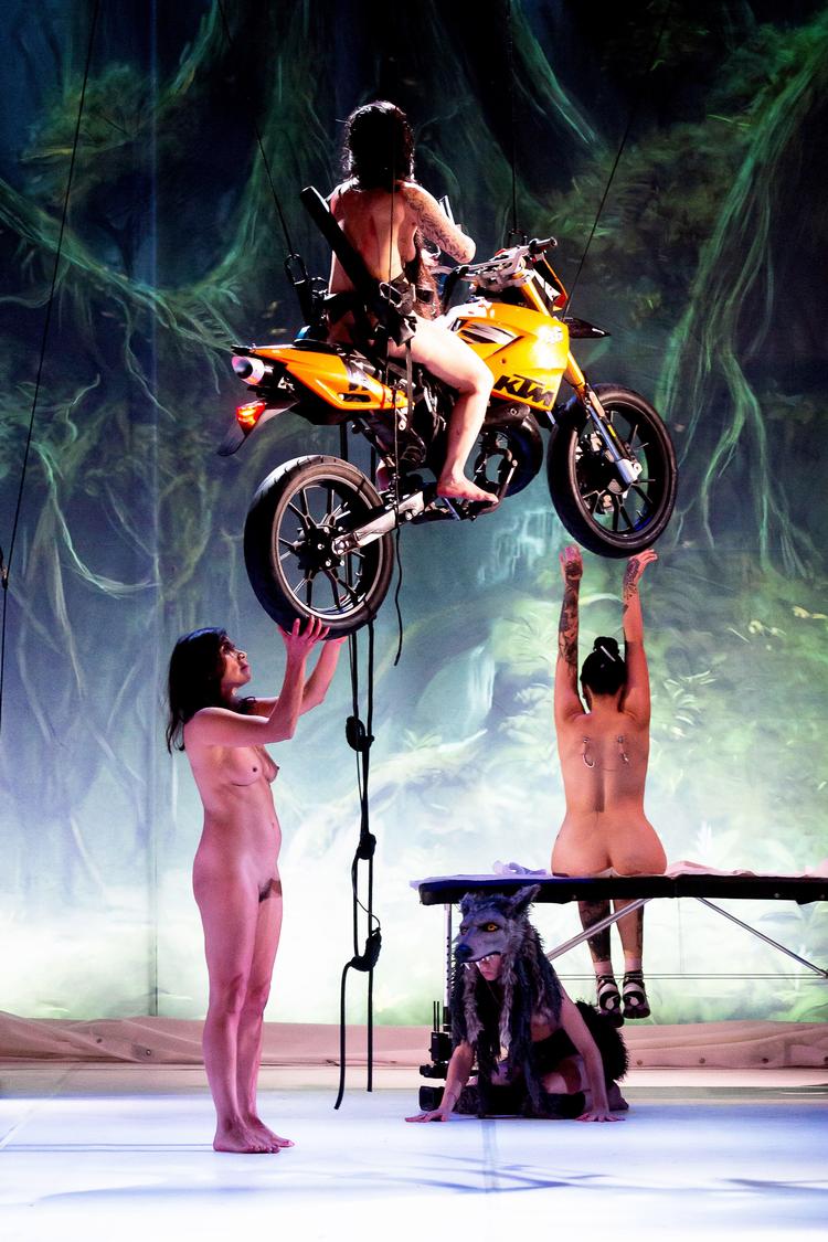 På Det Frie Felts Festival, der afvikles denne uge, kan du blandt andet opleve Florentina Holzingers værk 'Tanz'. Foto: PR/Nada Zgank