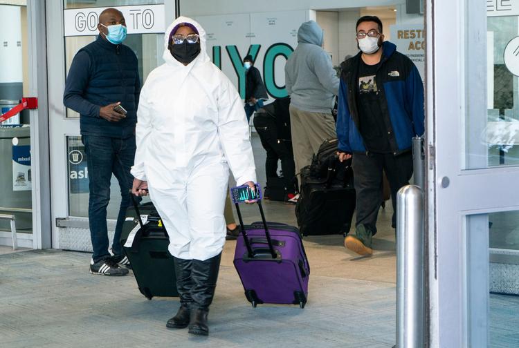 Passagerer ankommer til JFK International airport i New York. Arkivfoto Foto: Kena Betancur/Ritzau Scanpix
