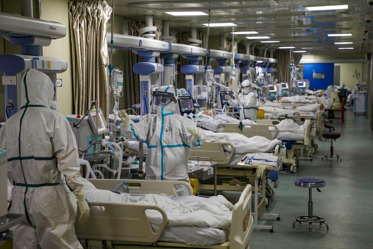 I februar 2020 lå patienterne tæt i Wuhan i Hubeiprovinsen i Kina. Wuhan var stedet, hvor de første tilfælde af Covid-19 blev opdaget i december 2019.    Foto: China Daily Cdic/Ritzau Scanpix