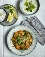 En grøntsagscurry er en nem, grøn og smagsuld hverdagsret, der kan varieres i det uendelige. Foto: Lene Samsø