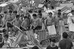 Danske turister har siden 1960'erne i stadig større tal søgt mod sydens sol som her på Mallorca i 1966. I coronaåret 2020 gik 7,5 millioner passagerer gennem lufthavnen i Kastrup  – et fald på hele 22,7 millioner i forhold til året før .
 Foto: Erik Petersen/POLFOTO