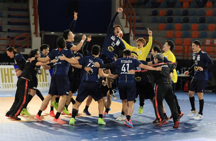 Japan jublede, som havde holdet vundet VM, da en sejr på ét mål over Angola havde givet adgang til mellemrunden. Foto: Handout/Ritzau Scanpix