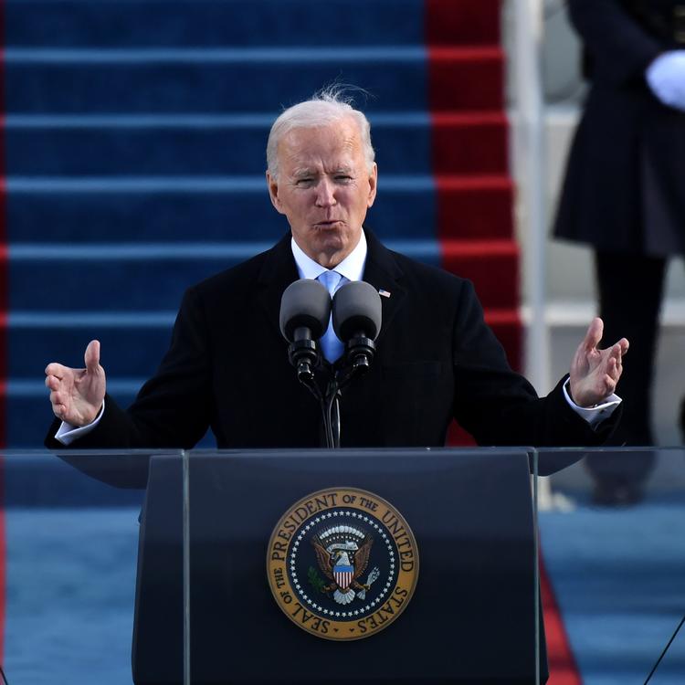 På både DR 1 og TV 2 blev den nye amerikanske præsident, Joe Bidens, tiltrædelsestale i går simultantolket. Til stor frustration for mange seere.   Foto: Andrew Caballero-reynolds/Ritzau Scanpix