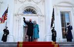 USA's præsident, Joe Biden, og USA's førstedame, Jill Biden, foran Det Hvide Hus.  Foto: Tom Brenner/Ritzau Scanpix