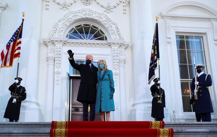 USA's præsident, Joe Biden, og USA's førstedame, Jill Biden, foran Det Hvide Hus.  Foto: Tom Brenner/Ritzau Scanpix