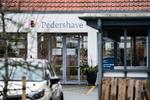    På Omsorgscenter Pedershave i Frederikssund havde foreløbig syv personer torsdag mistet livet efter et nyligt udbrud af coronavirus. (Foto: Emil Helms/Ritzau Scanpix)   Foto: Emil Helms/Ritzau Scanpix