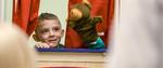 Billedtekst: I børnehøjde. Det kan være svært at bearbejde sorg, når man bare er et barn. Hele familien får hjælp hos organisationen Good Grief i New Jersey, men der er fokus på børnene.  
