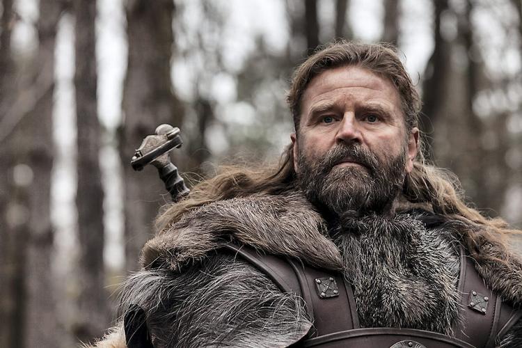 Masser af danske skuespillere medvirker i 'The Last Kingdom' - heriblandt Peter Gantzler.  Foto: Discovery Network