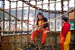 Thyborøn. Havnen, Belgiske fiskere.

Det er kæder som disse, der trækkes henover havbunden, når de belgiske bomtrawlere fanger blandt andet rødspætter. Dette billede er kutteren Dennis - der var heldigvis ingen fotograf, da jeg gik ombord på Blue Angel. Foto: Finn Frandsen. Arkivfoto Finn Frandsen