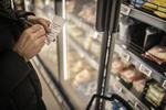 At handle efter indkøbsseddel – og kun det, der står på sedlen – kan være en hjælp til at overholde dit budget.  Foto: Jens Hartmann Schmidt/POLFOTO