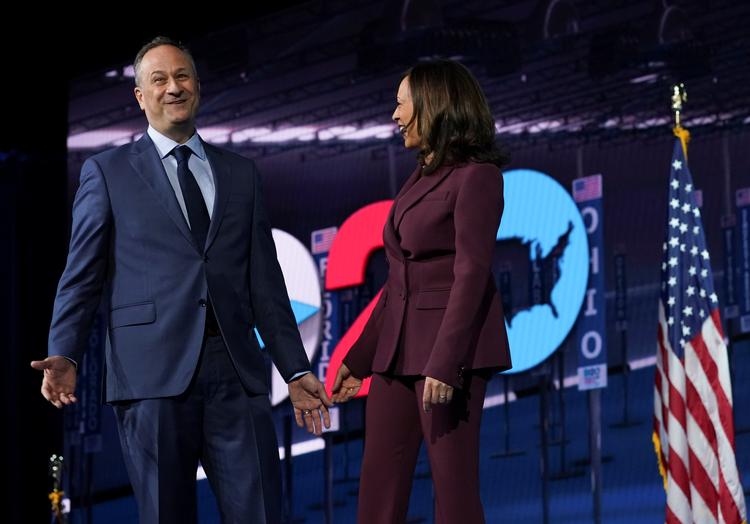   Douglas Emhoff, gift med Kamala Harris,  er nu USA's andenherre. Han har fået nyt arbejde i et advokatfirma, der ligger tæt på Det Hvide Hus.
 Foto: Kevin Lamarque/Ritzau Scanpix