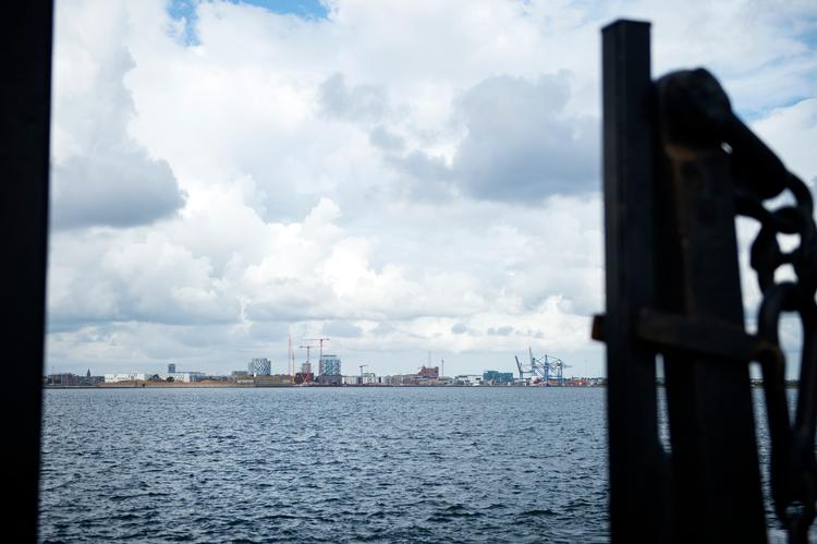 København udvides markant mod øst, hvis det besluttes at bygge den store Lynetteholmen ude i Øresund. Billedet er taget under de forberedende undersøgelser i farvandet ude for Københavns Havn. Foto: Annika Byrde/POLFOTO